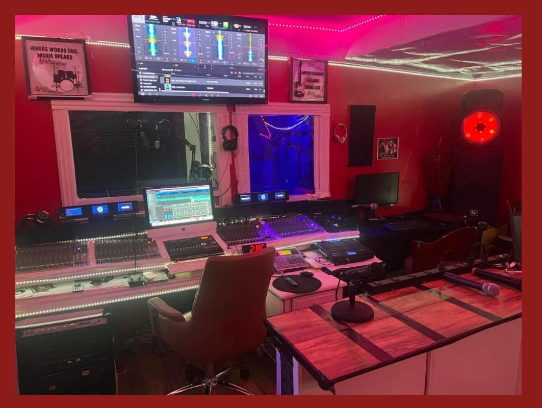 Xcarii XIi / Dragon Entertainment, Photo media Studio...